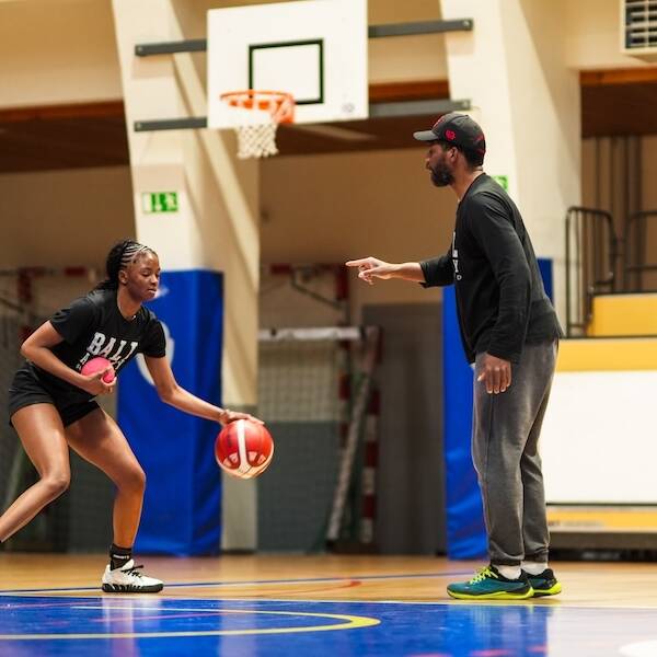 Antoine Gillespie training female basketball player