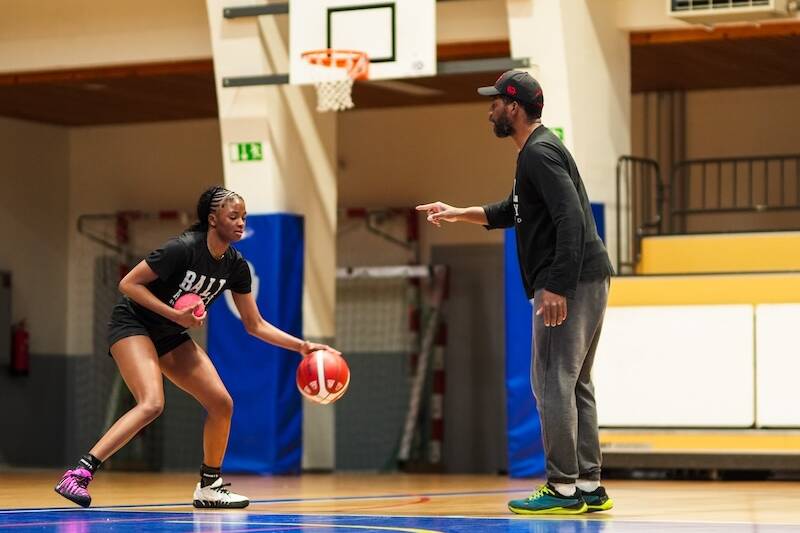 Antoine Gillespie training female basketball player